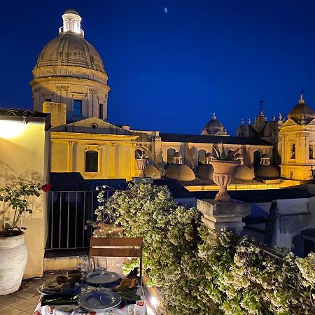 Casa Modica - Luxury Rooms Noto Bagian luar foto