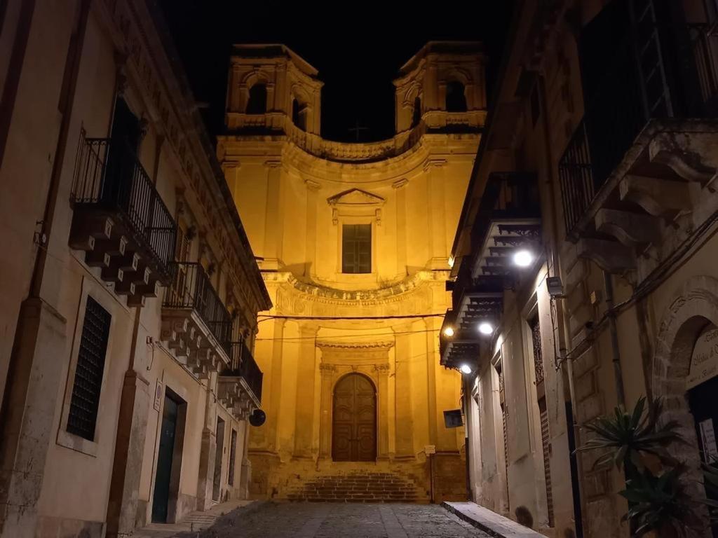 Casa Modica - Luxury Rooms Noto Bagian luar foto