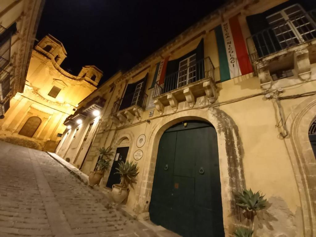 Casa Modica - Luxury Rooms Noto Bagian luar foto