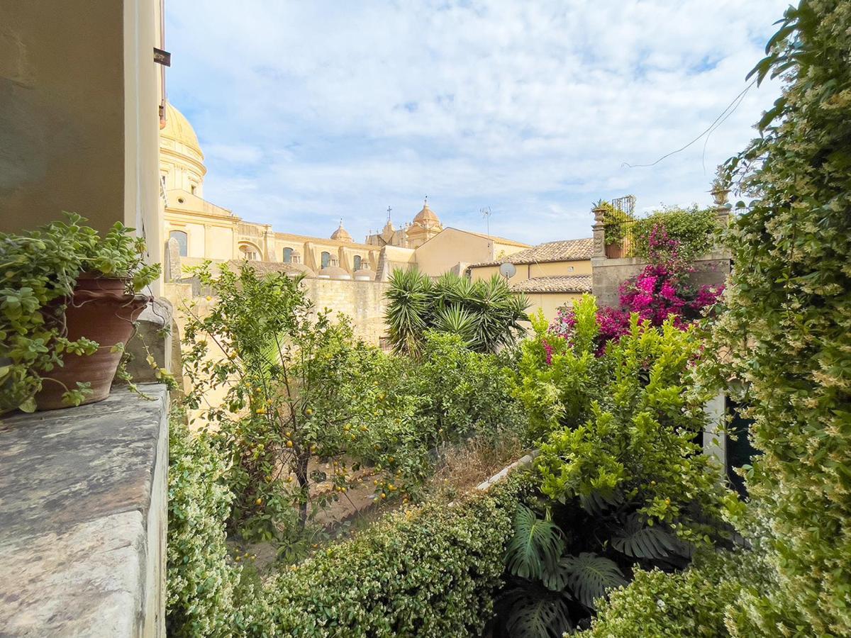 Casa Modica - Luxury Rooms Noto Bagian luar foto