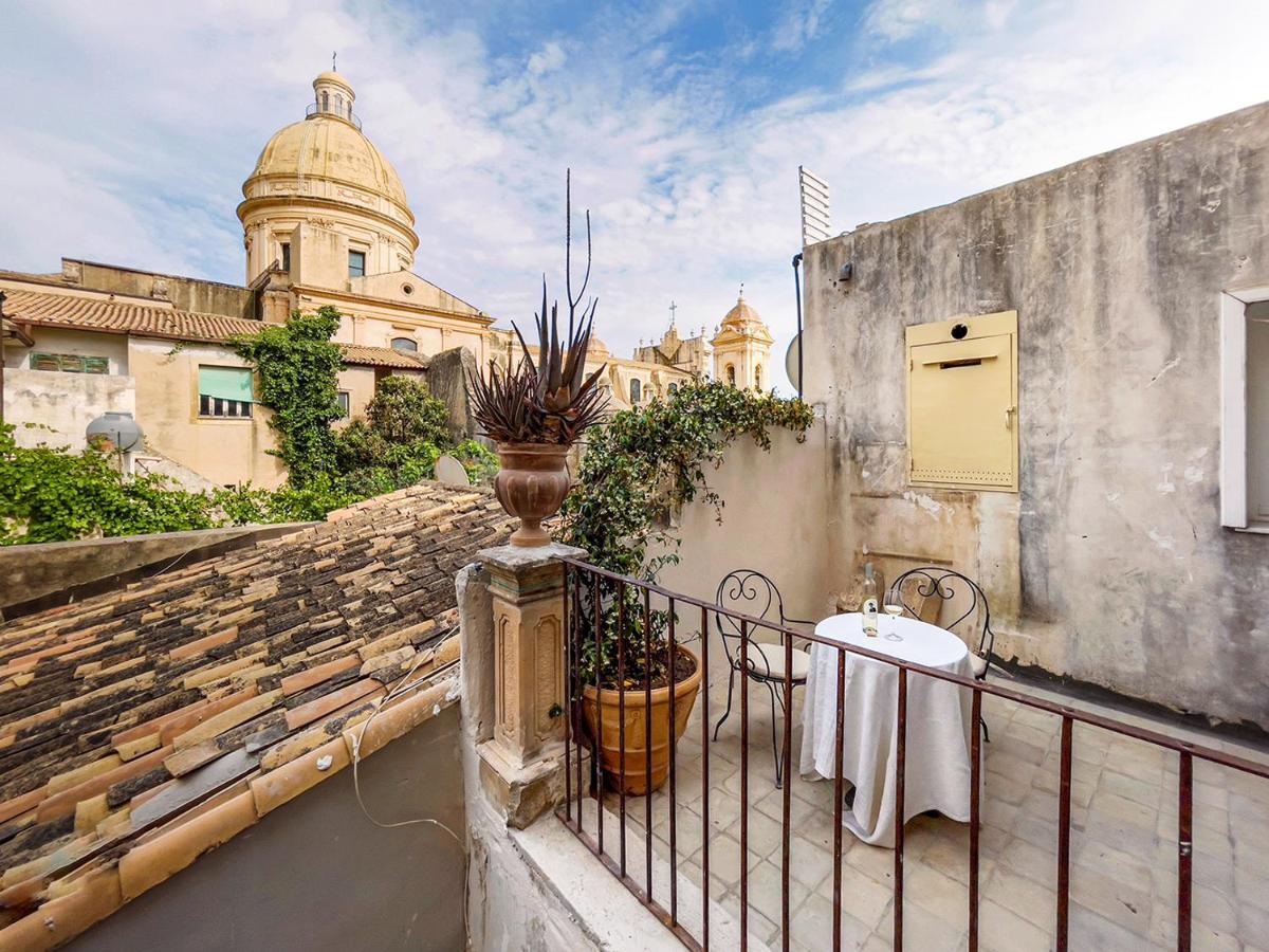 Casa Modica - Luxury Rooms Noto Bagian luar foto