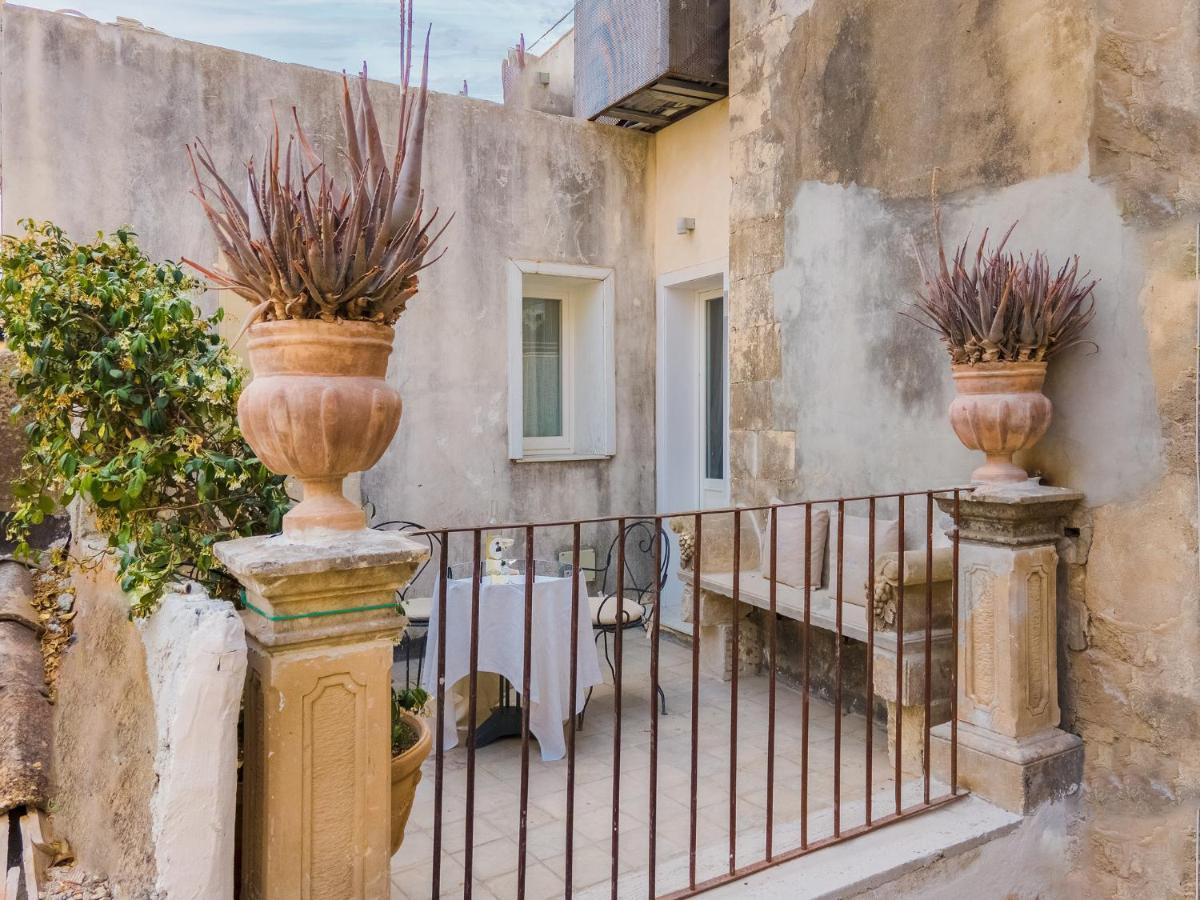 Casa Modica - Luxury Rooms Noto Bagian luar foto